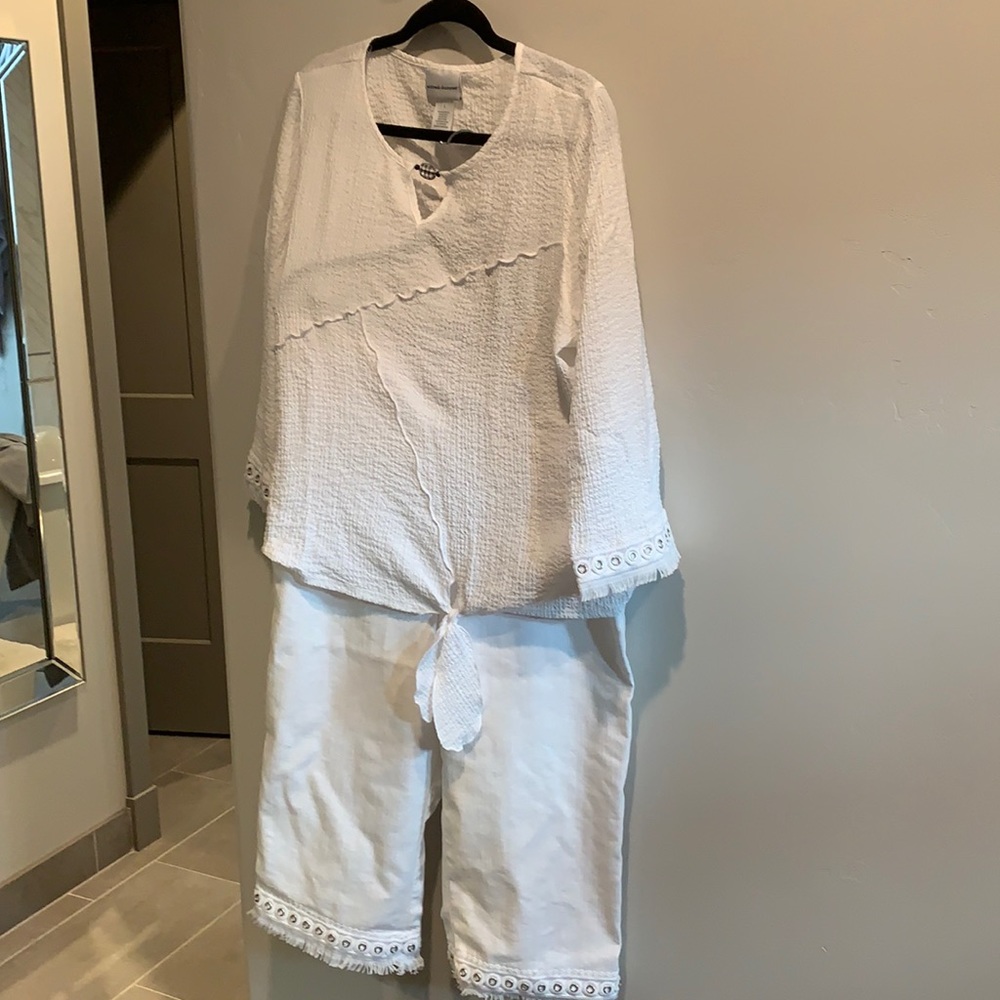 Alfred Dunner white Capri outfit